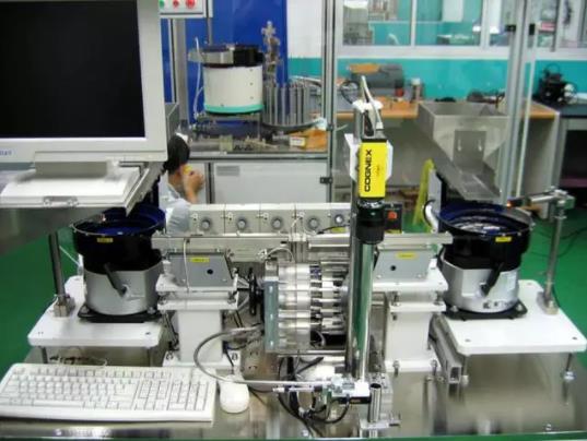 選擇工業(yè)機(jī)器人視覺系統(tǒng)必須遵守的基本原則插圖1 選擇工業(yè)機(jī)器人視覺系統(tǒng)必須遵守的基本原則-機(jī)器視覺_視覺檢測設(shè)備_3D視覺_缺陷檢測