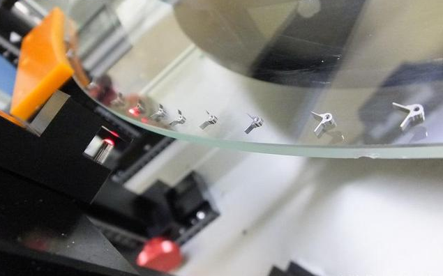 自動化視覺檢測設(shè)備對微小零件的檢測方案插圖 自動化視覺檢測設(shè)備對微小零件的檢測方案-機(jī)器視覺_視覺檢測設(shè)備_3D視覺_缺陷檢測